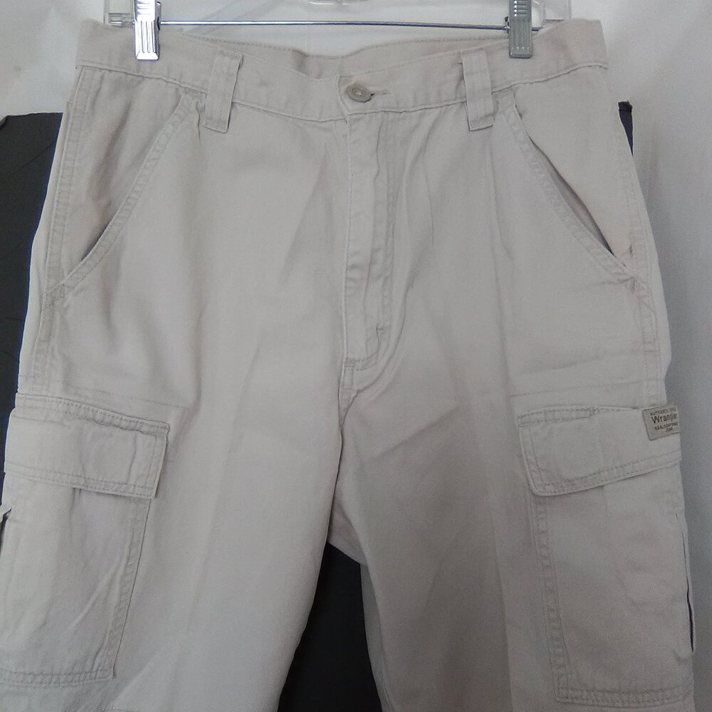 Wrangler Men's Cargo Shorts Color Cream/Off White Size 32